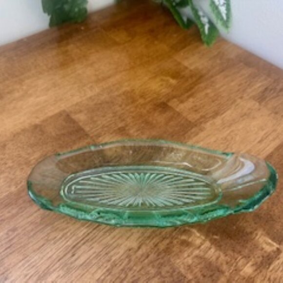 Green Pressed Glass Celery Dish Vintage Mid Century Relish Tray or Table Center - Picture 5 of 5